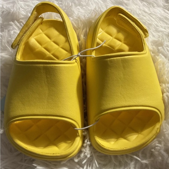 Jack & Cat Childrens Sandal Yellow Back Adjustable Strap Open Toe - Picture 1 of 3